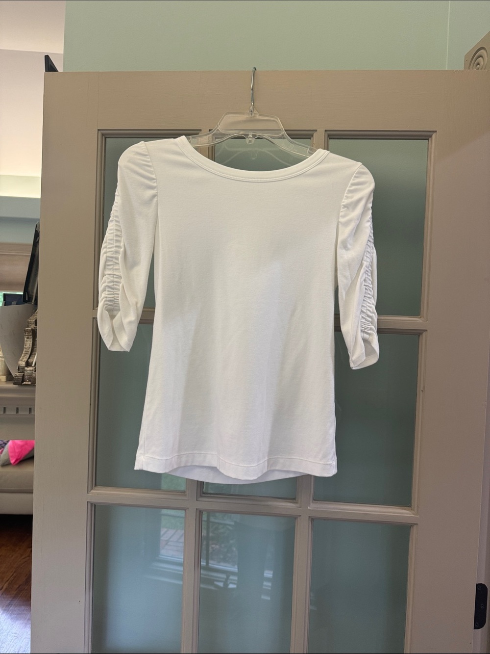 Lilly Pulitzer White Ruched Elbow Sleeve Tee in XS